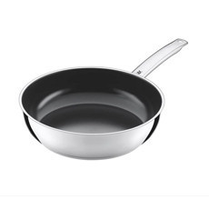 Kvalitní pánev na dušení u XXXLutz.