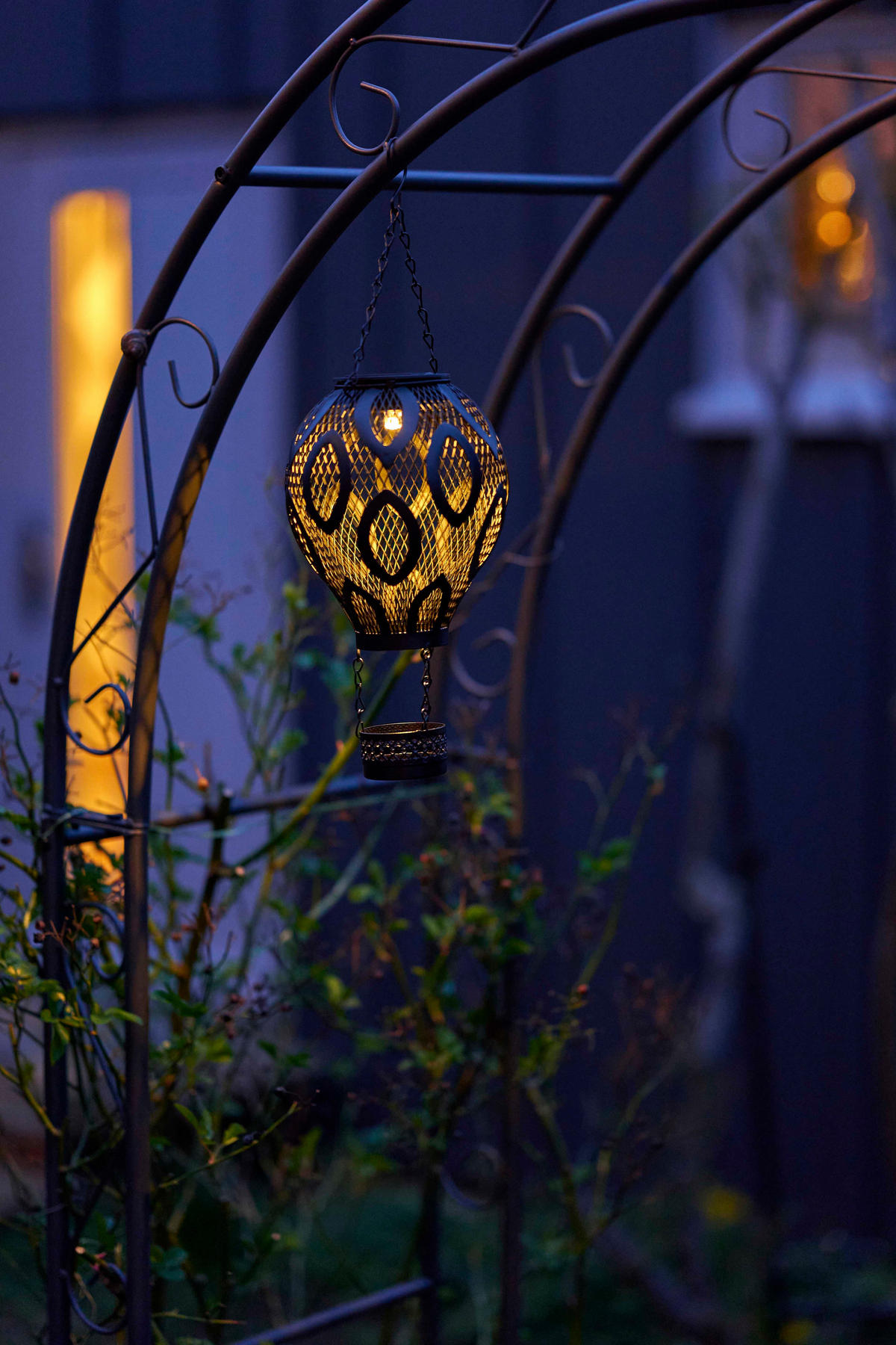 LED-SOLAR-HEISSLUFTBALLON - wetterfestes Windlicht mit Dämmerungssensor für Garten und Terrasse, schwarz, 1er-Set - Schwarz, Metall (13/13/36cm) - Northpoint