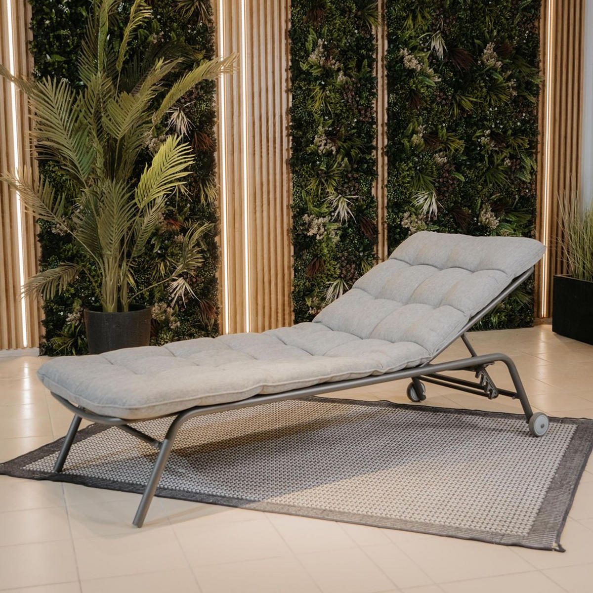 ȘEZLONG pentru grădină VIBE cu roți - negru/gri, compozit lemnos (65/22/181cm) - RAUMHIRSCH FURNITURE