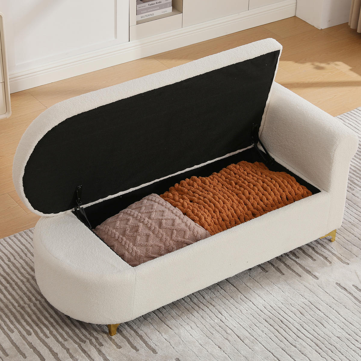 CHAISELONGUE Weiß mit Stauraum und geschwungener Rückenlehne, Lammfell-Optik - Goldfarben/Weiß, Holzwerkstoff/Textil (64/70/134cm) - CHICFURN