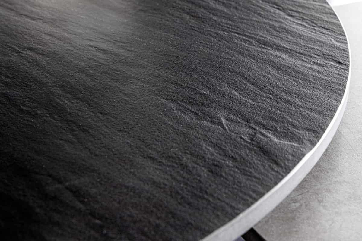 COUCHTISCH DANCING RINGS Beton Schwarz 135 cm - Schwarz/Grau, Naturmaterialien/Keramik (80/134/44cm) - riess-ambiente