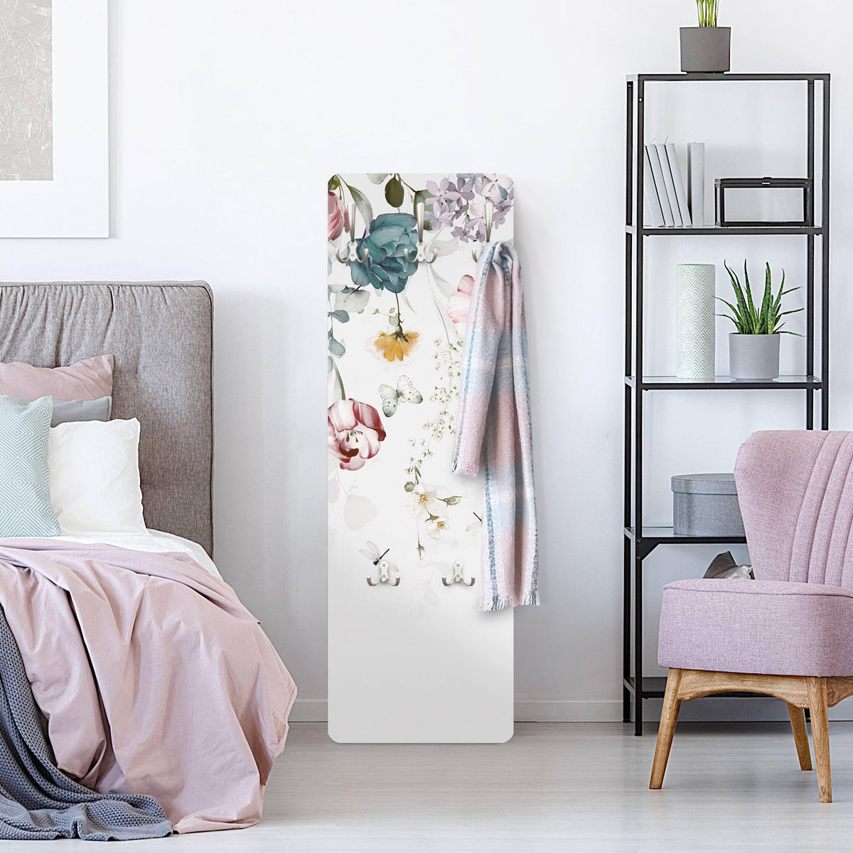 WANDGARDEROBE - Rankende Blumen mit Schmetterlingen Aquarell 34/105 cm - Pastellblau, Holzwerkstoff (34/105/1.6cm) - Bilderwelten