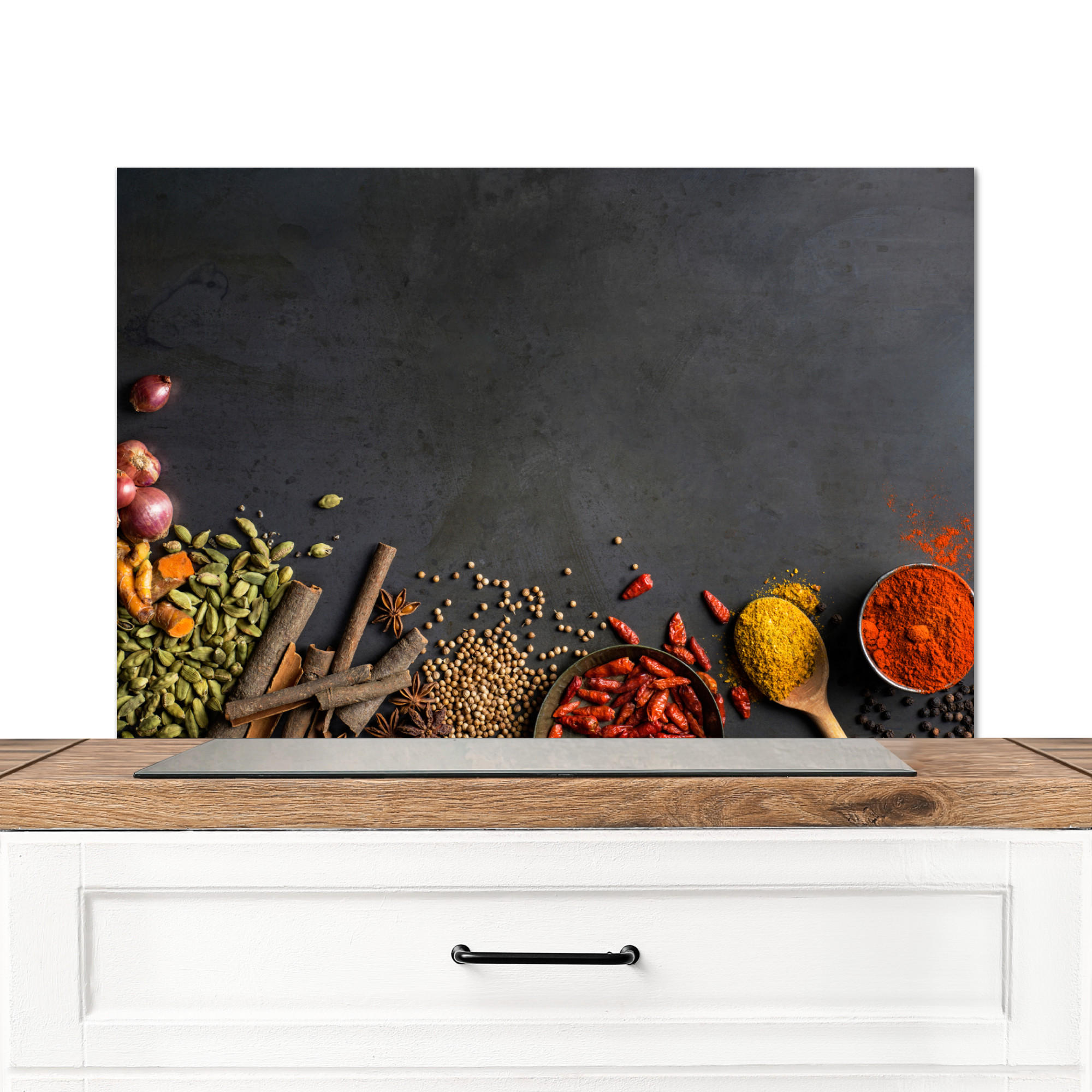 SPRITZSCHUTZ KÜCHE Kräuter - Lebensmittel - Gewürze - Schwarz - Paprika - Zimt 90x60 cm - Currygelb, Metall (90/0.3/60cm) - MuchoWow