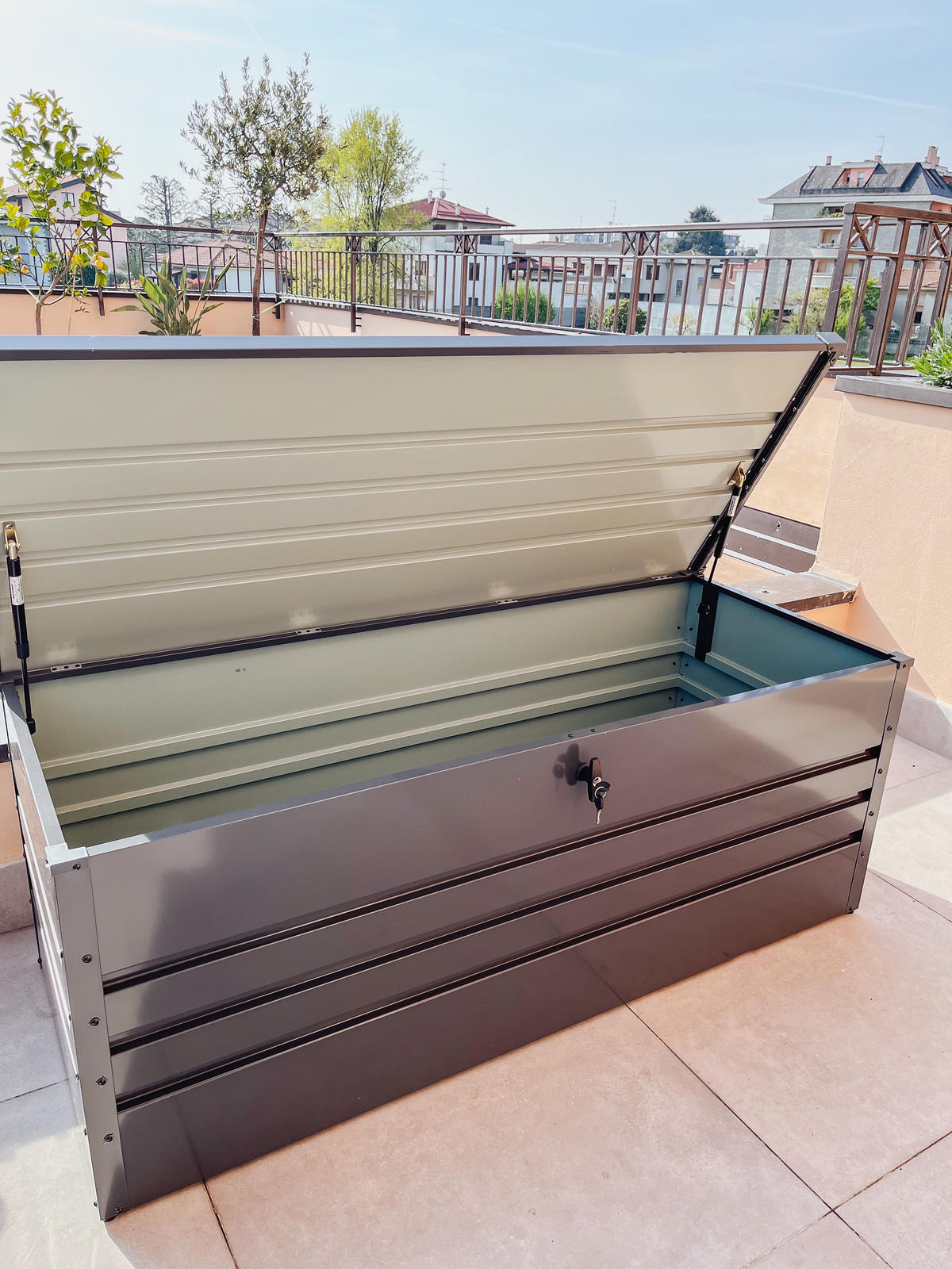 AUFLAGENBOX Stahl grau 165/70 cm Cebrosa - Grau, Metall (165/63/70cm) - Beliani