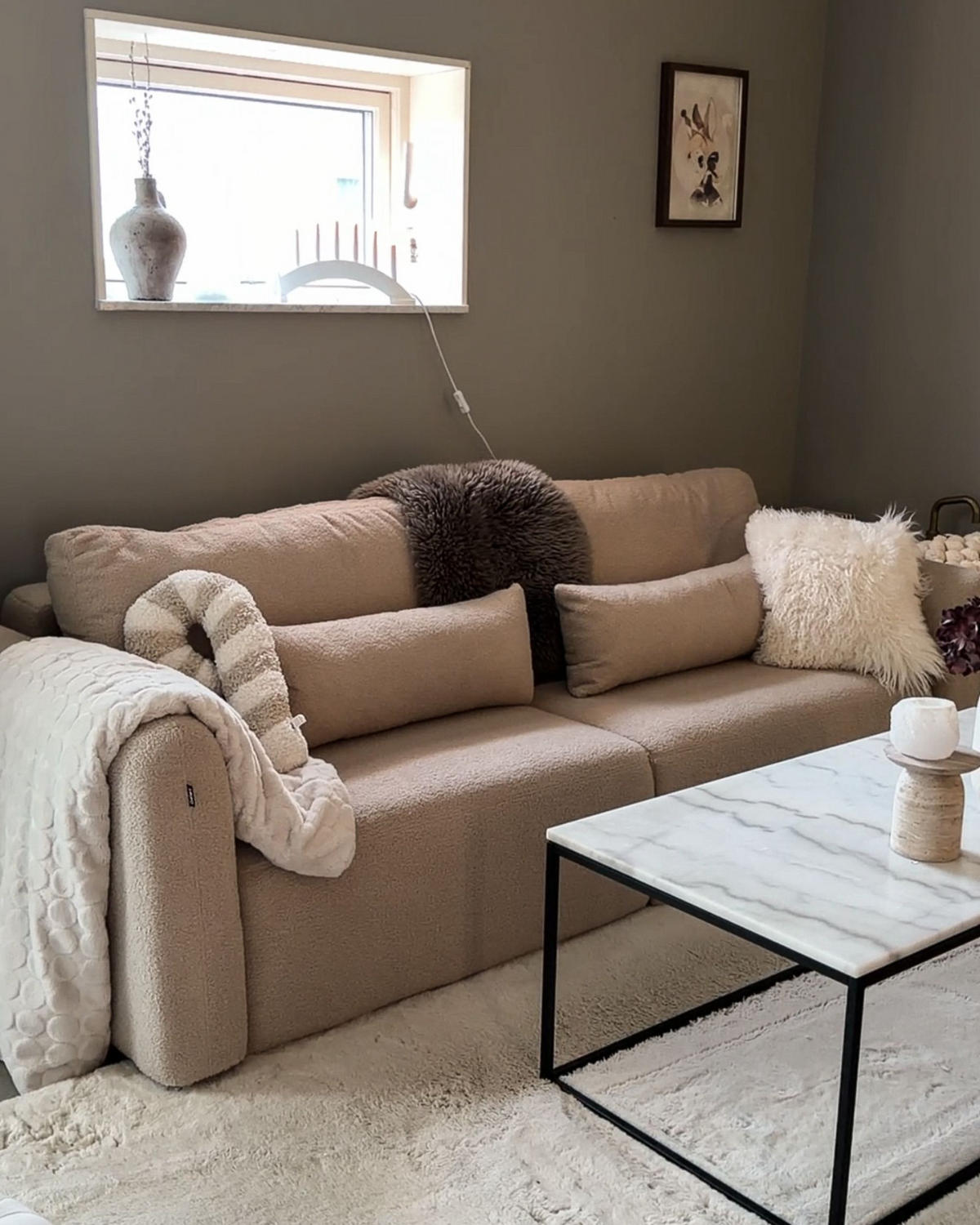 ROZKLÁDACÍ POHOVKA 3-místná Bouclé Světle béžová s úložným prostorem Vaxholm - béžová, textil (232/86/87cm) - Beliani