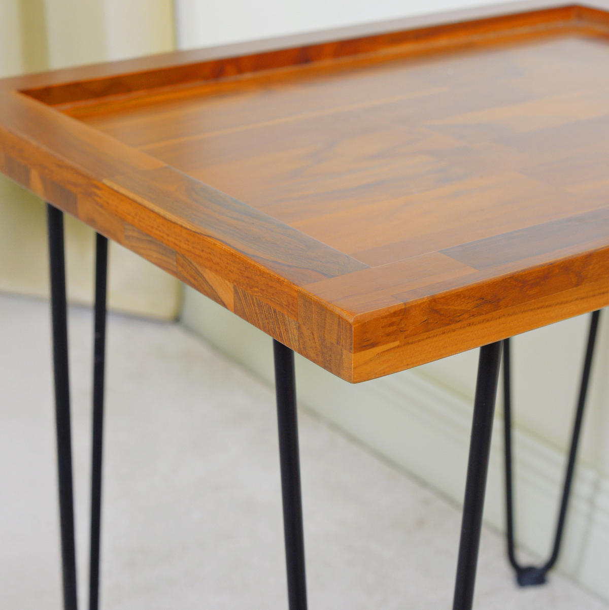 COUCHTISCH 55.5/45/53 cm Naturholz Mahagoni mit lackierten Eisenfüßen - Naturfarben, Holz (55.5/45/53cm) - OKWISH