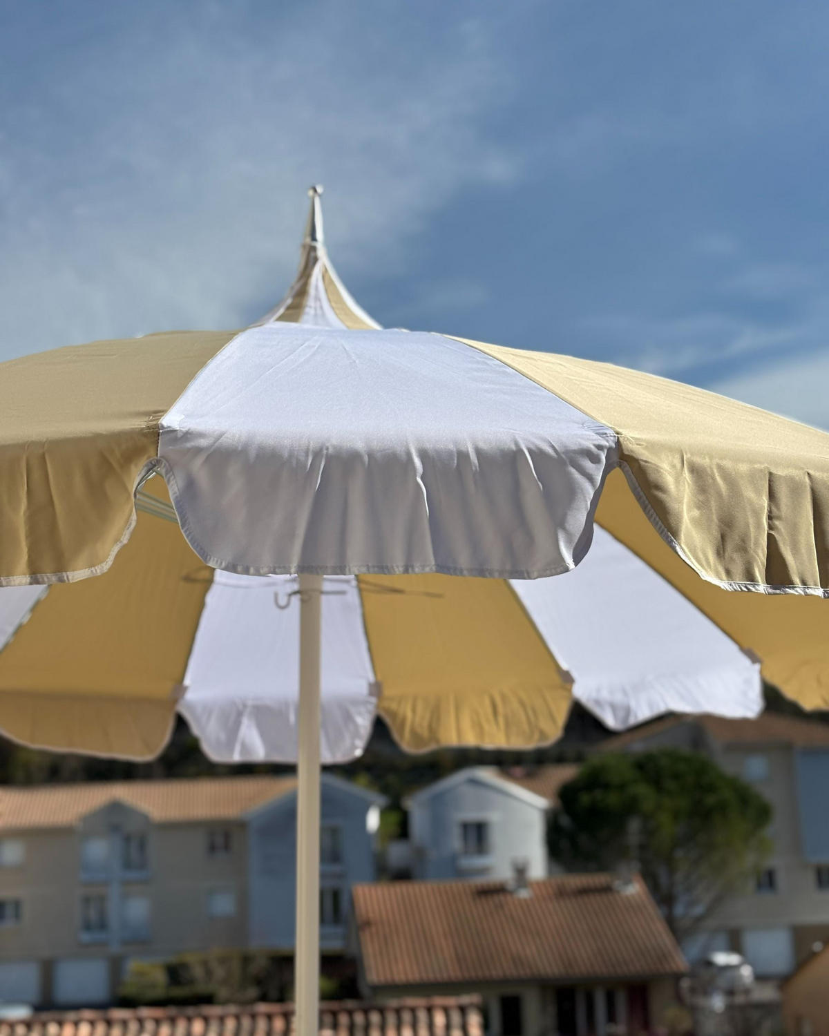 SLUNEČNÍK Béžový Minoa - bílá/béžová, textil (245/245cm) - Beliani