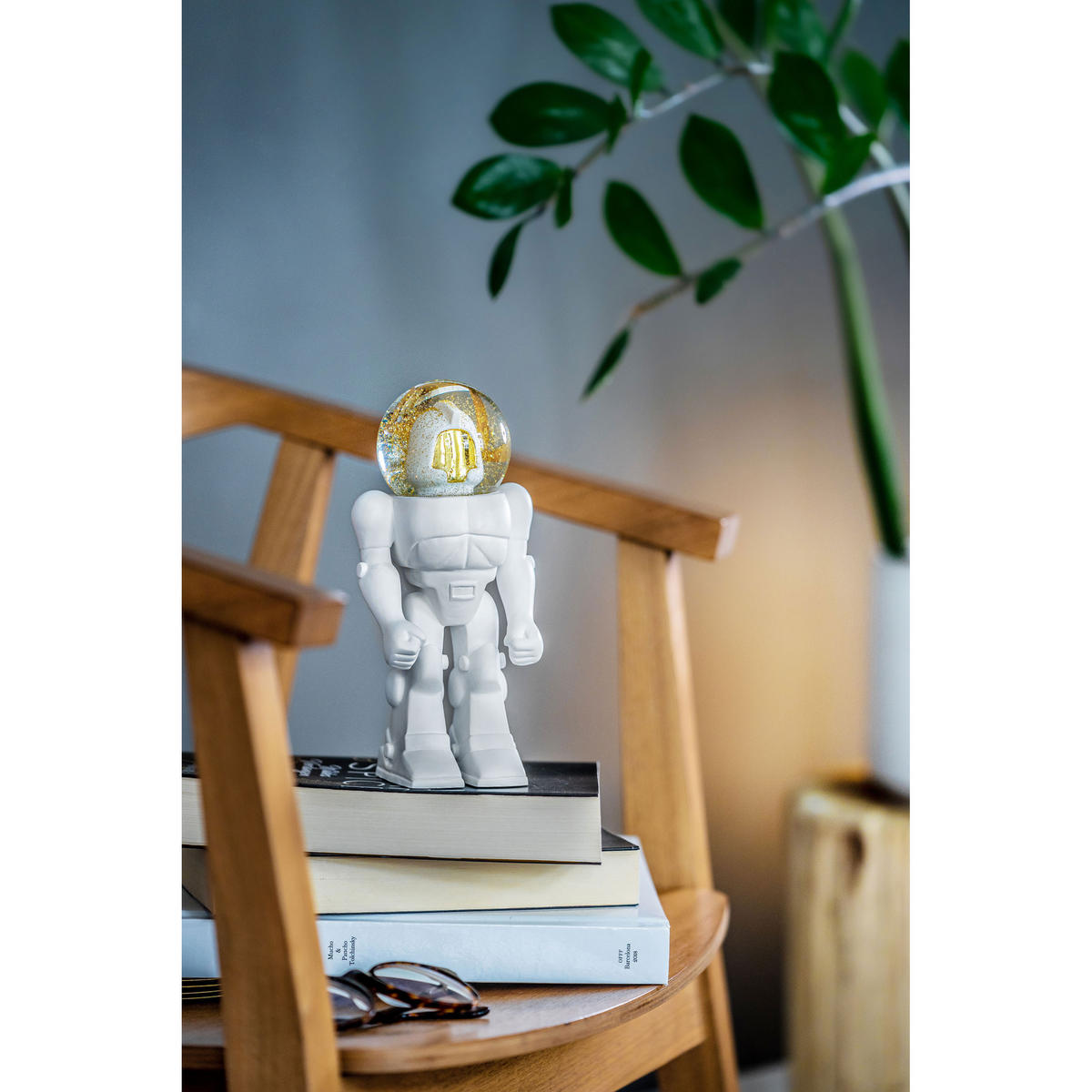 DEKOFIGUR The Action Hero, Polyresin, Glas, Weiß - Weiß, Glas (12/24.5/14cm) - Donkey Products