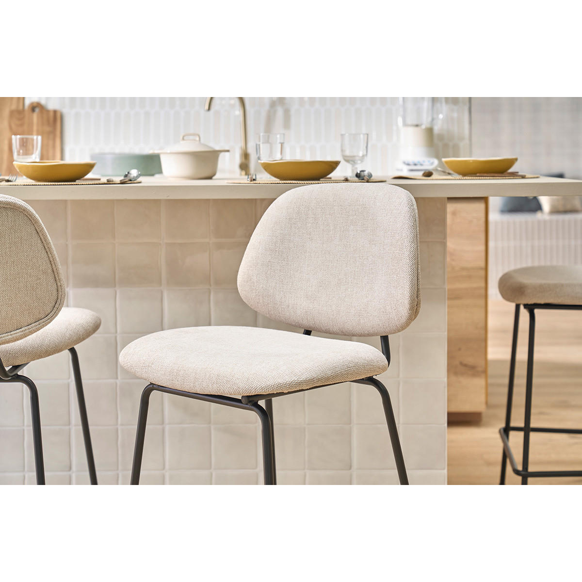 BARHOCKER aus Stoff in Samtoptik beige und Metall H66.5 cm BARNET (2er-Set) - Beige, Textil (52/94.5/46cm) - Miliboo