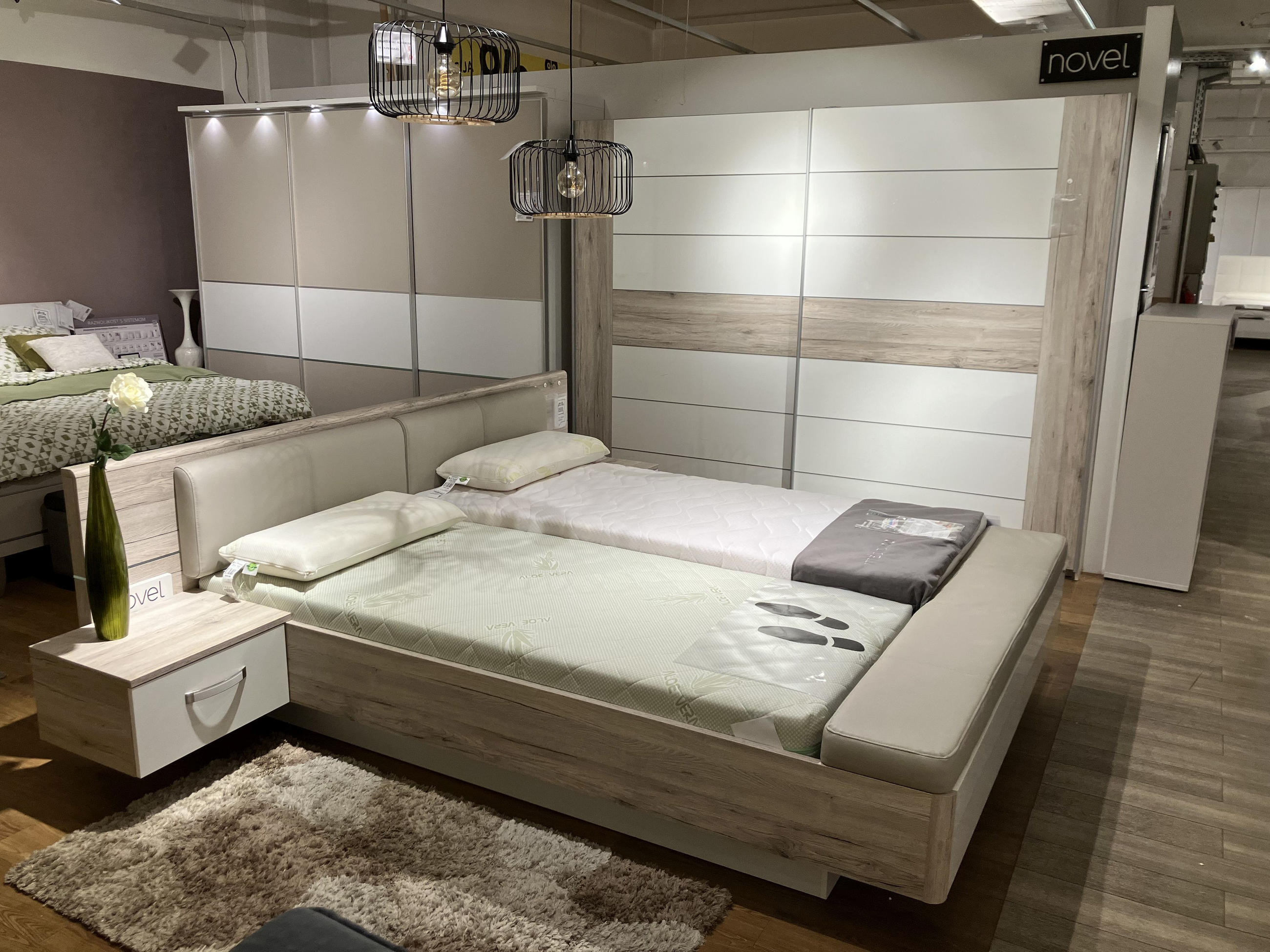 SPALNICA RONDINO - Novel