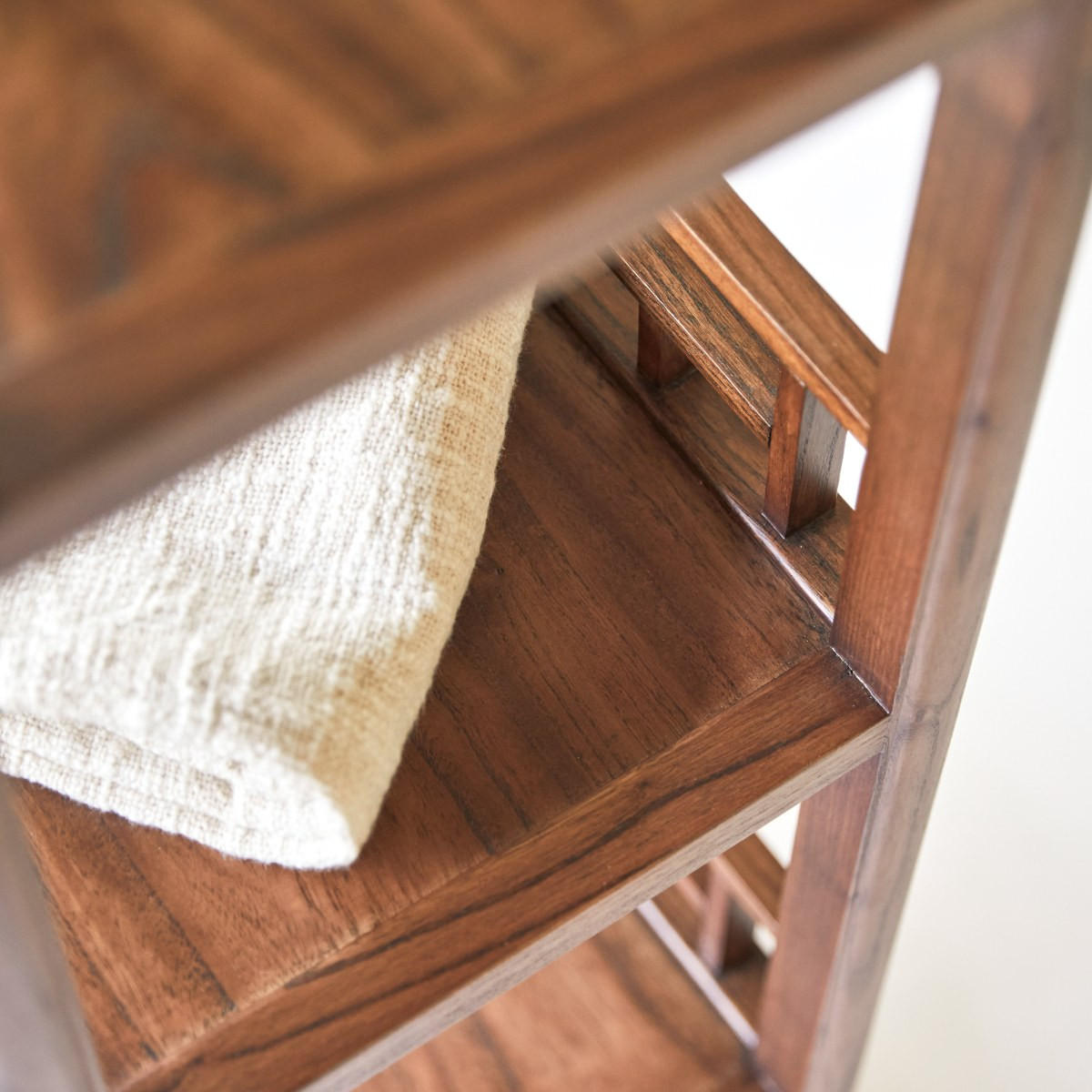 BÜCHERREGAL Ame Braun aus Ulme - Braun, Holz (86/144/35cm) - Tikamoon