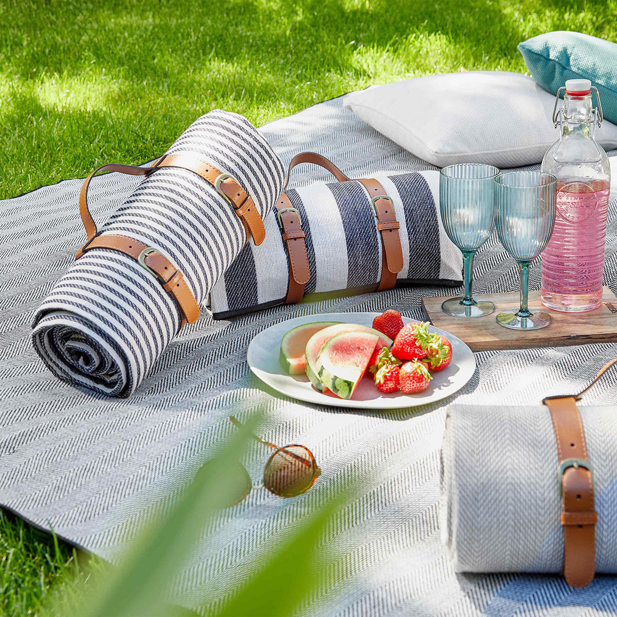 PICKNICKDECKE Wanderlust - Creme, Kunststoff/Textil (200/150cm) - Butlers