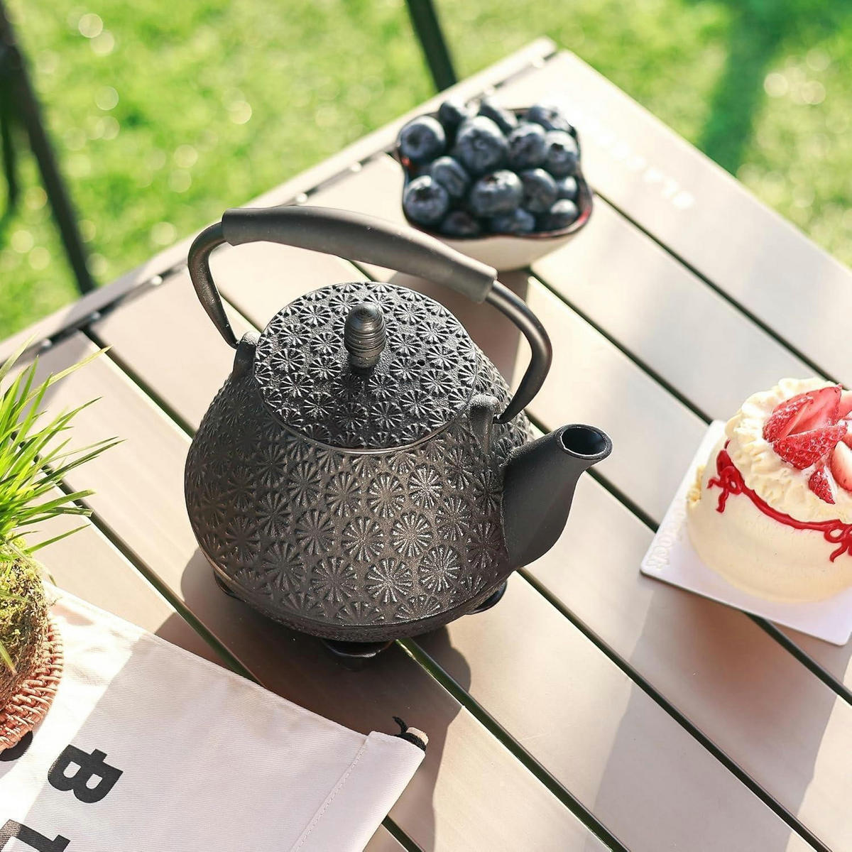TEEKANNE Gusseisen 950ml Japanisches Kirschblütenmuster Herdtauglich Schwarz - Schwarz, Metall (17/8cm)