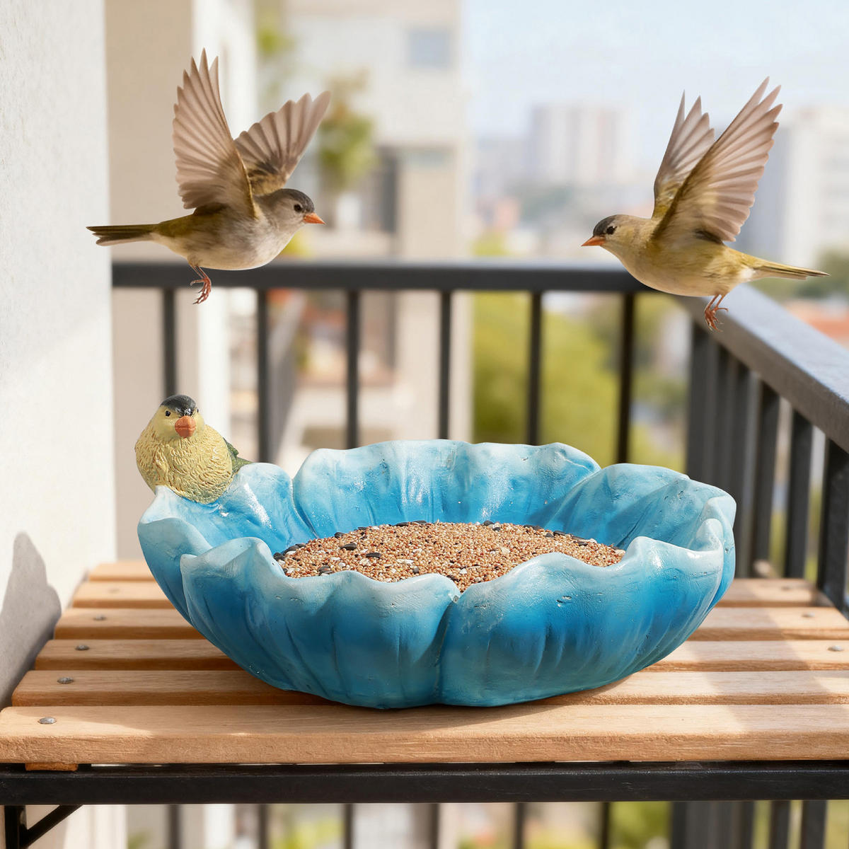 VOGELFUTTERSPENDER in Form einer blauen Lotusblüte mit Deko-Vogel 40x37cm Dekoration für Balkon und Hof - Multicolor, Naturmaterialien (39.5/16/37cm) - Hometopia