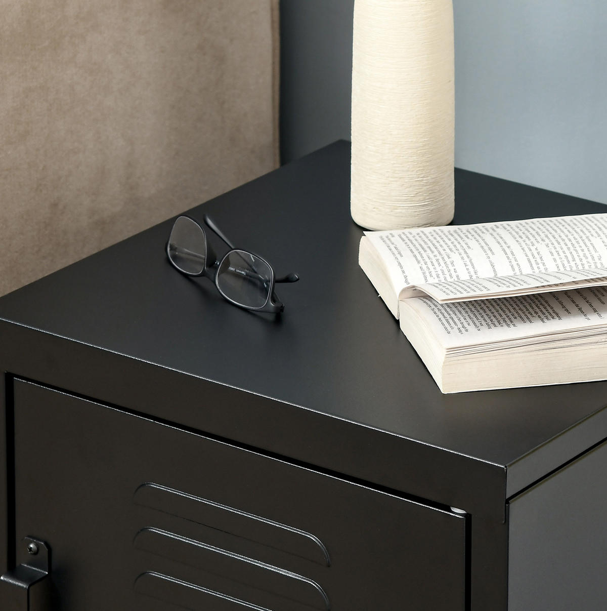 NACHTTISCH 40/40/50 cm mit verstellbarem Regal und Jalousietür aus Metall, Schwarz - Schwarz, Metall (40/50/40cm) - Redom