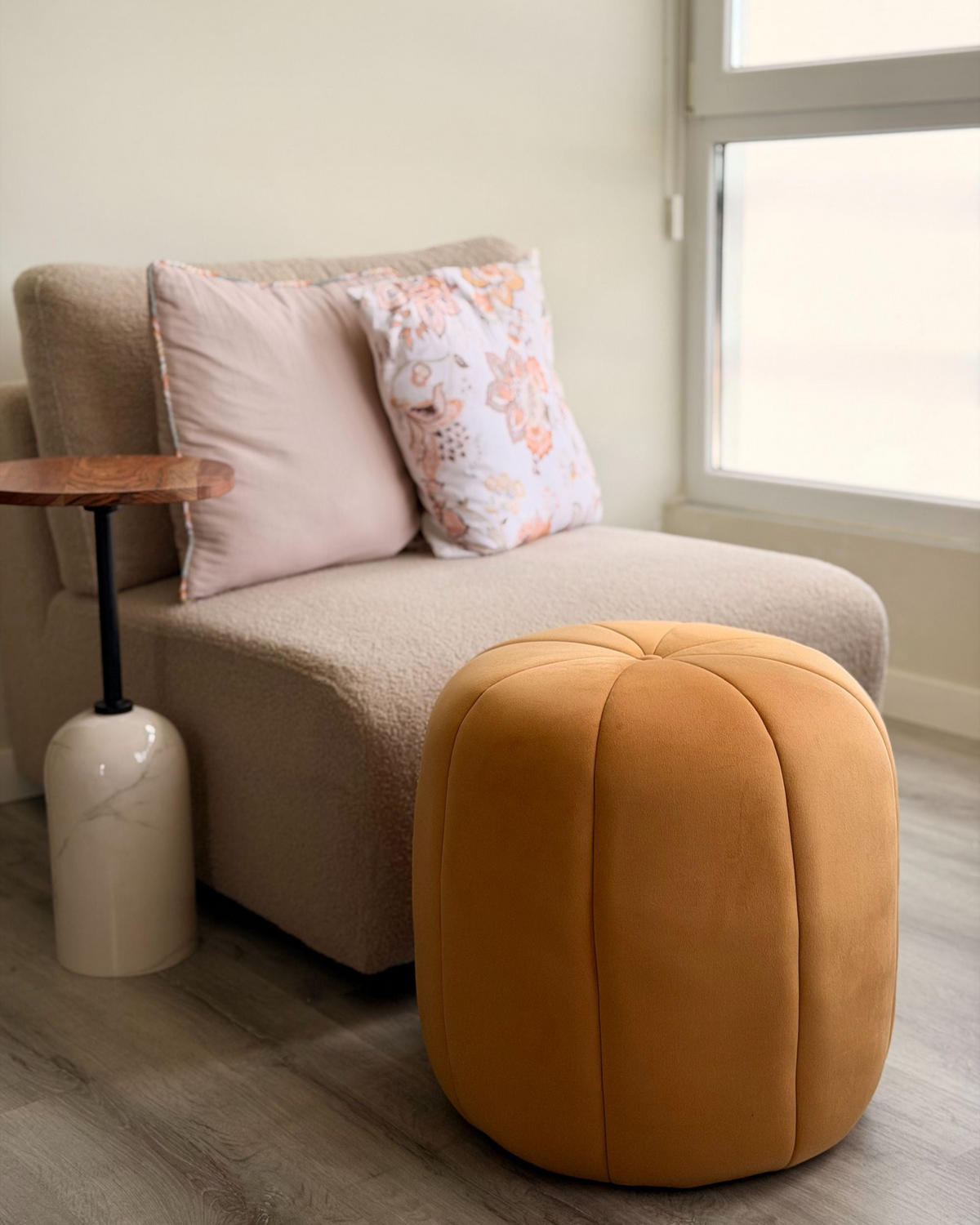 PUF Sametová látka Hořčicově žlutý Selby - žlutá, textil (40/46/40cm) - Beliani
