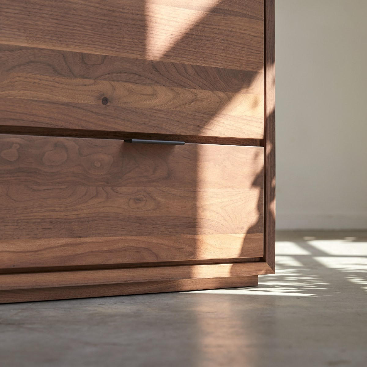 TV-SCHRANK Senson Dunkelbraun aus Walnuss - Dunkelbraun, Holz (180/55/45cm) - Tikamoon