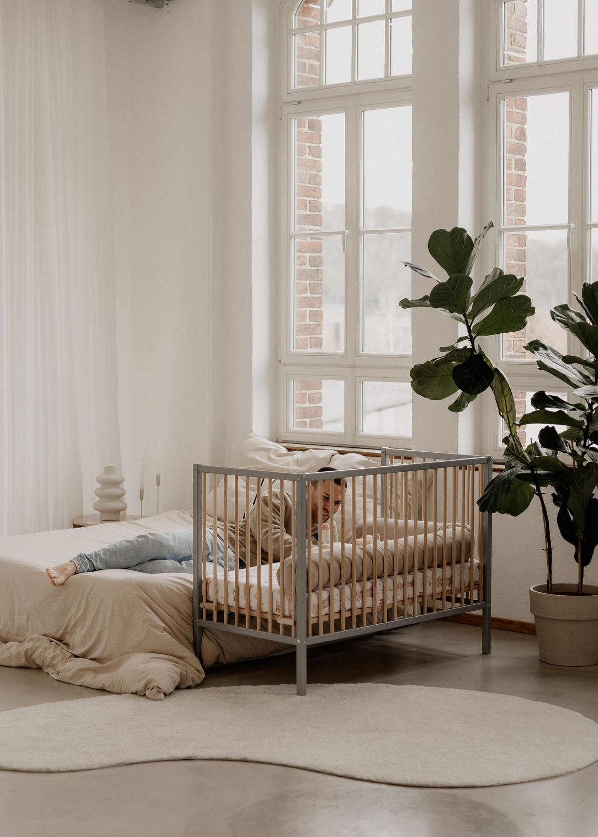 BEISTELLBETT mit Rollen & Umbauseite - grau/natur - Dreamy 4 in 1 Bett - Naturfarben/Grau, Holz (120/90/60cm) - Sämann – make a difference.