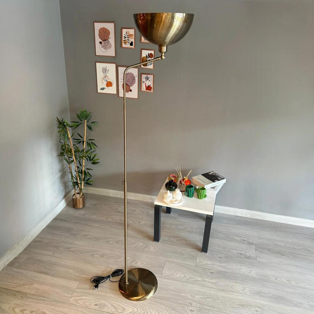 STEHLAMPE Norek aus Metall mit E27, verstellbarer Lampenschirm - Messingfarben, Metall (37/37/169cm) - Bamyum
