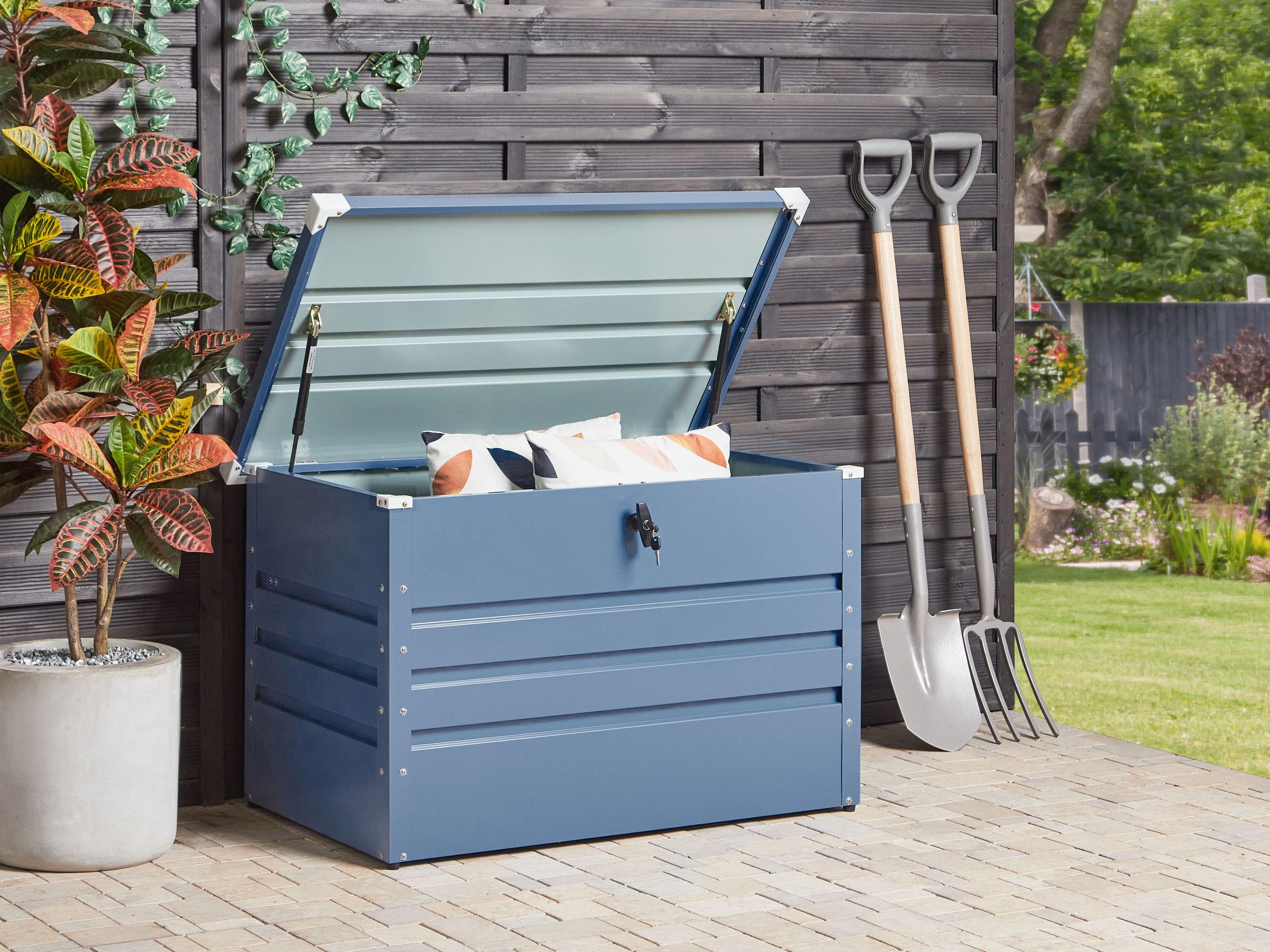 AUFBEWAHRUNGSBOX Blau Cebrosa - Blau, Metall (100/64/62cm) - Beliani