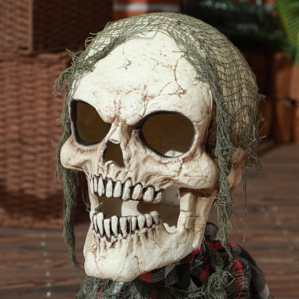 HALLOWEEN DECORATIONS 70cm Skelett Halbkörper Figur, Soundfunktion - Dunkelgrau, Kunststoff/Metall (40/70/16cm) - HOMCOM
