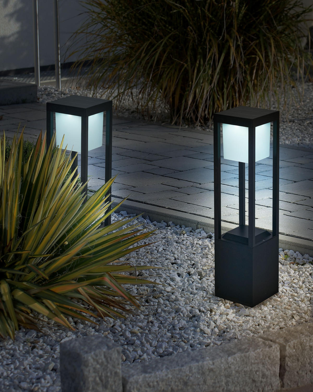 SOLAR-LED-POLLERLEUCHTE Schwarz Loon - Schwarz, Metall (15/15/60cm) - Beliani