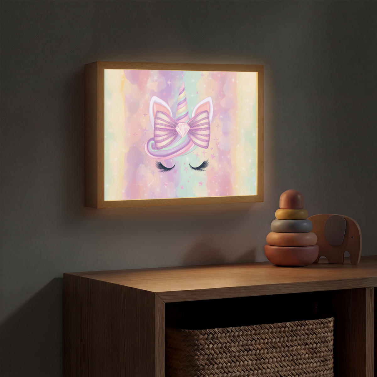 NÁSTĚNNÁ LAMPA S AKUMULÁTOREM Jednorožec - Třpytky - Duha - Pastelové barvy 40x30 cm - světle růžová, kompozitní dřevo (40/30/8cm) - OnlyWow