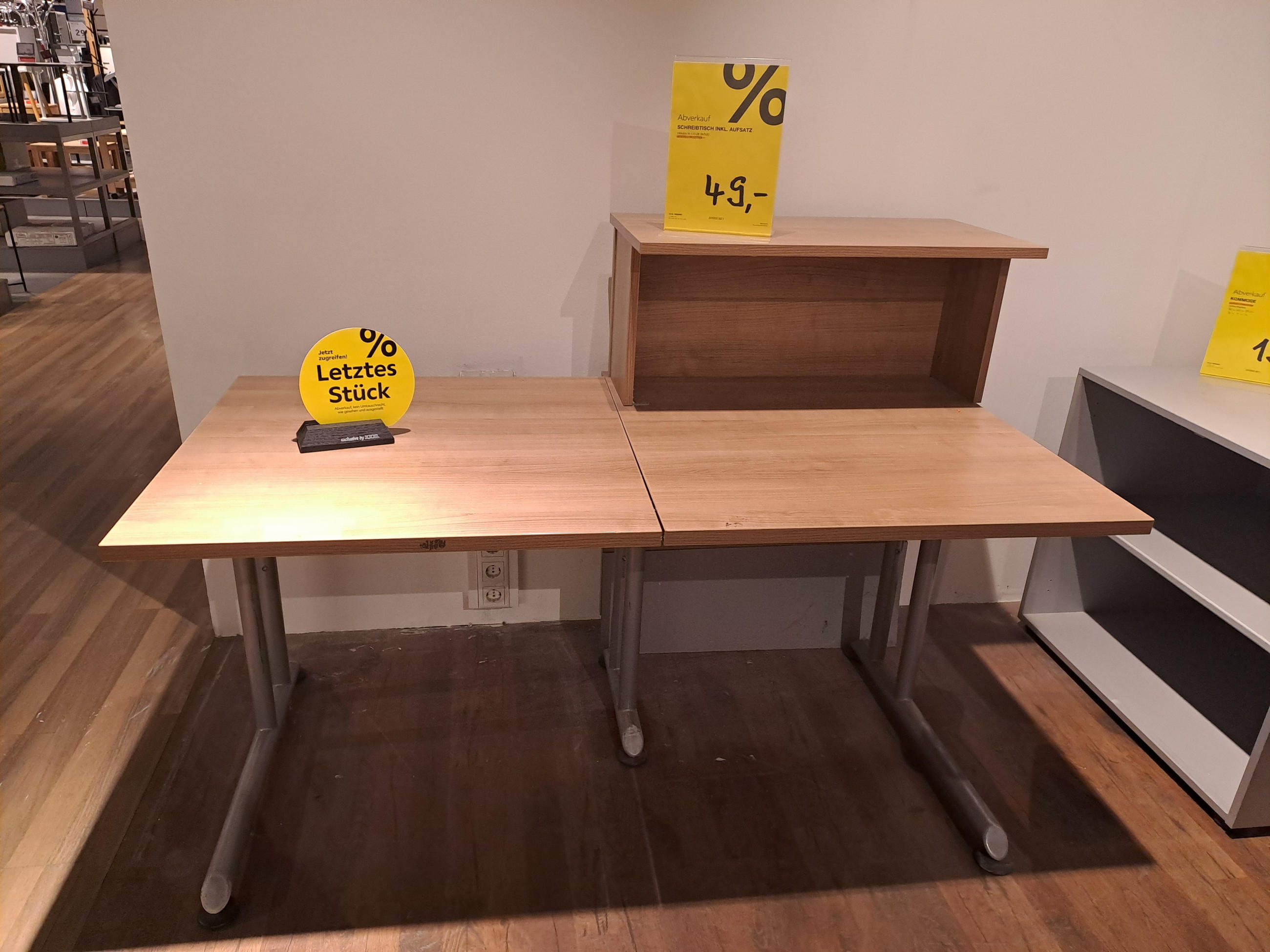 SCHREIBTISCH