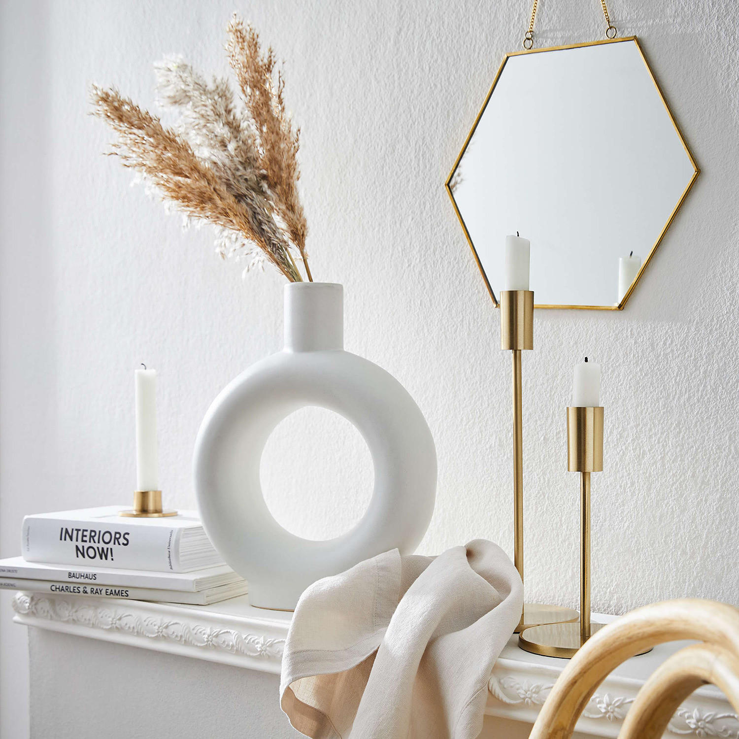 VASE Loop - Weiß, Keramik (30cm) - BUTLERS