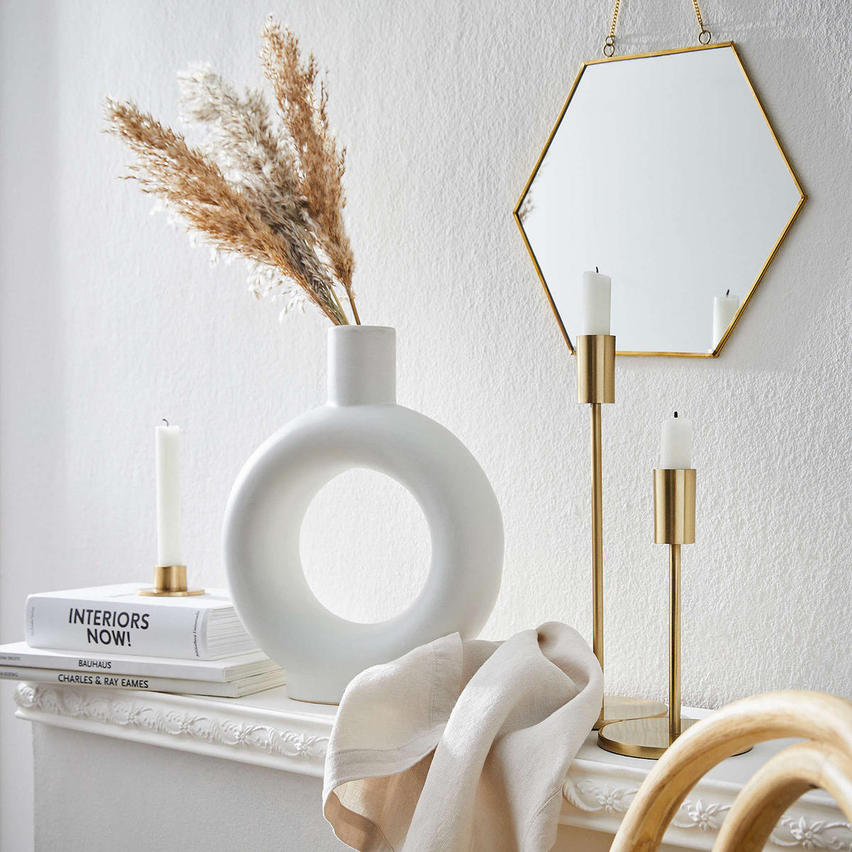 VASE Loop - Weiß, Keramik (30cm) - BUTLERS