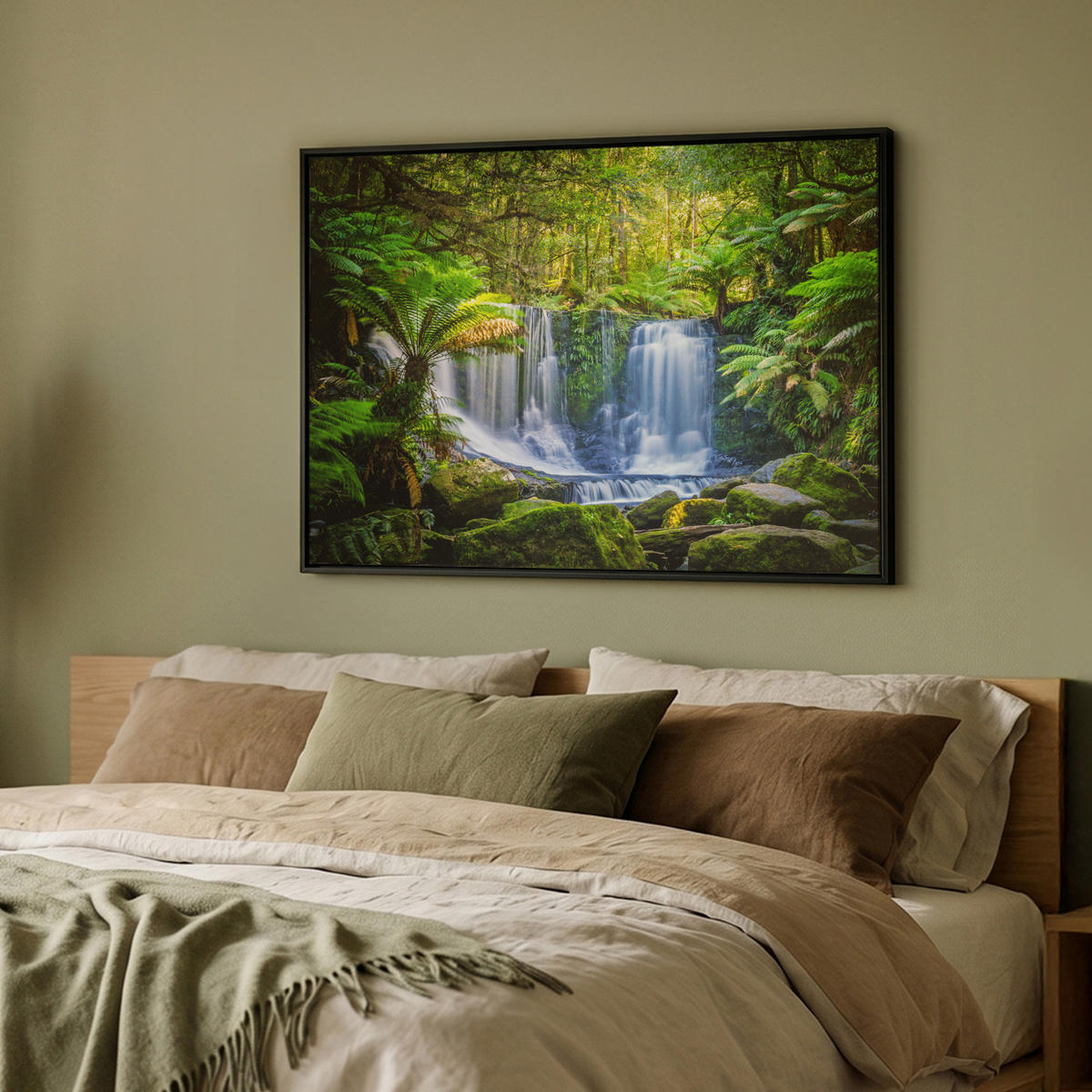 LEINWAND Bilder mit Rahmen - Dschungel - Wasserfall - Australien - Pflanzen - Natur - 100x70 - Dunkelgrün, Textil (100/70cm) - MuchoWow