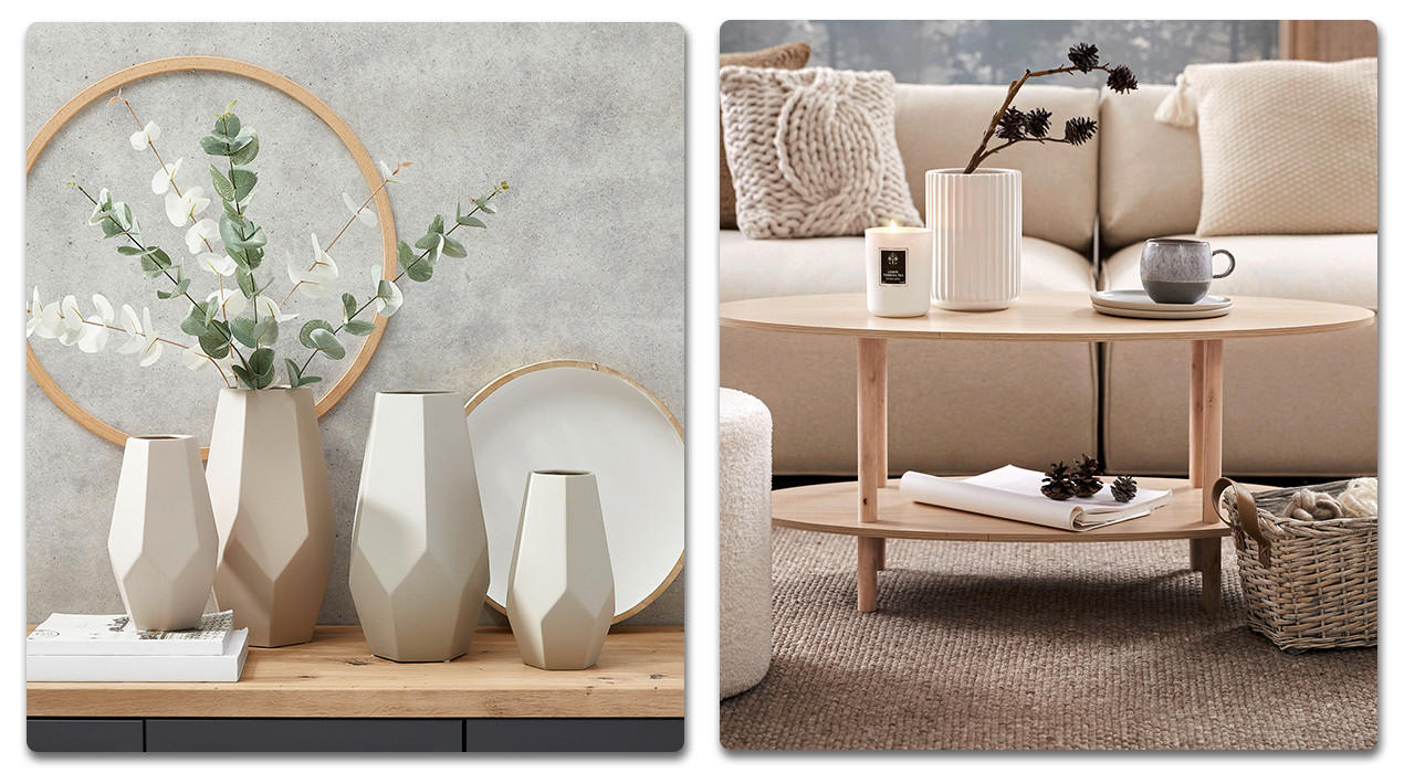 couch in beige und blumenvasen als deko