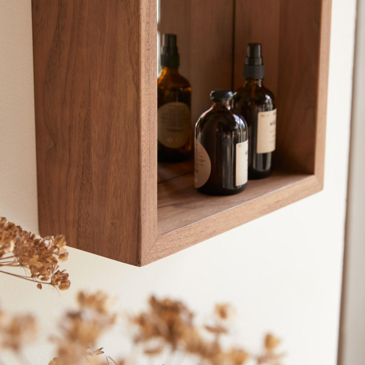 SPIEGEL Stelle Braun aus Walnuss - Braun, Holz (30/55/12cm) - Tikamoon