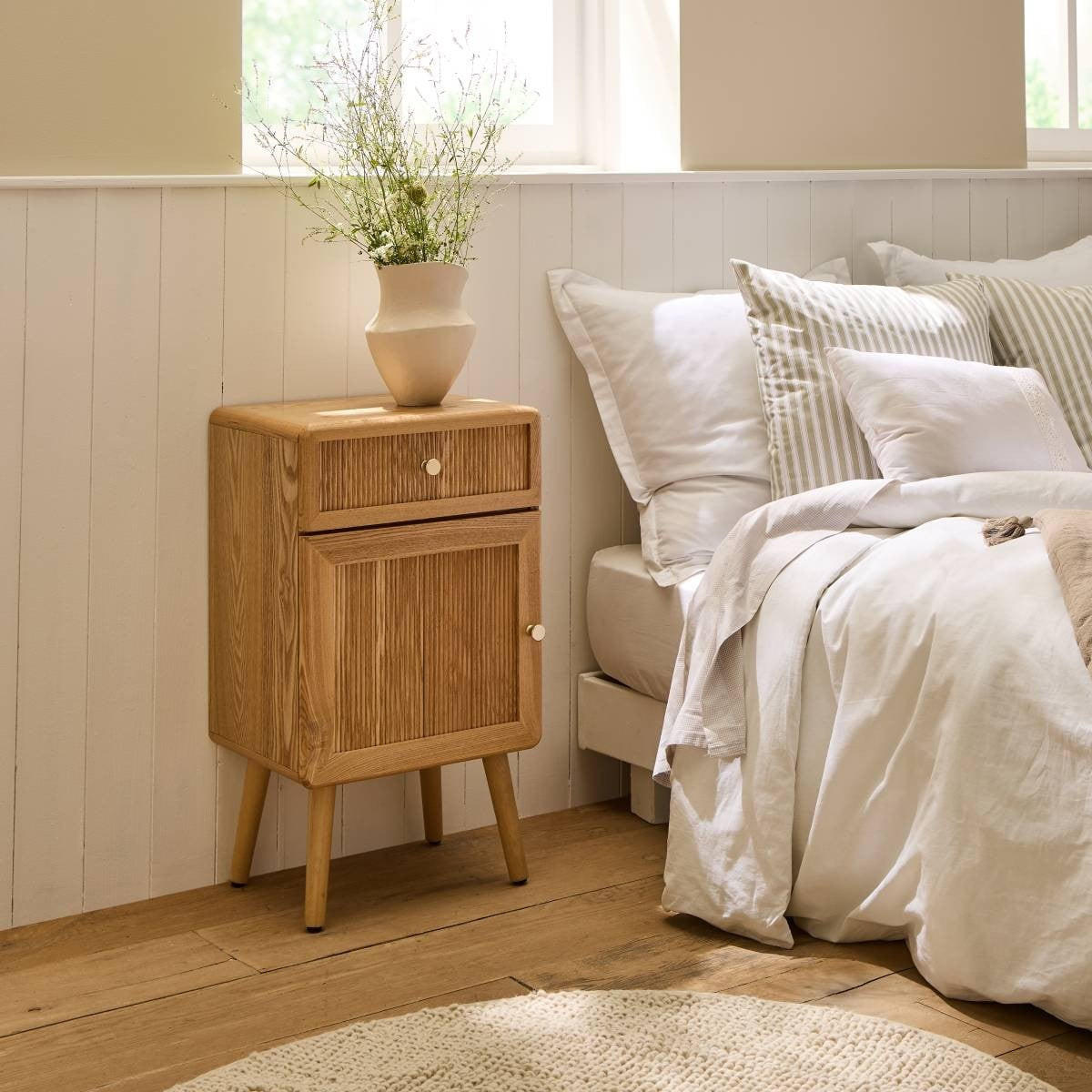 NACHTTISCH 1 Tür und 1 Schublade mit Lamellenfronten 35/71/42 cm - Eschefarben, Holzwerkstoff (35/71/42cm) - Calicosy