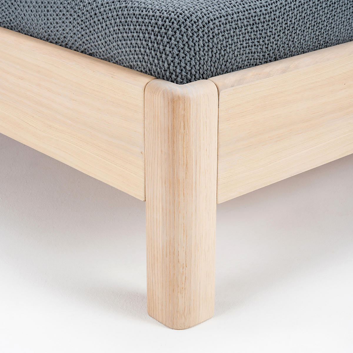 MASSIVHOLZBETT mit Polsterkopfteil - Eiche massiv / Webstoff, Hellgrau - Hellgrau, Textil (160/200cm) - home24