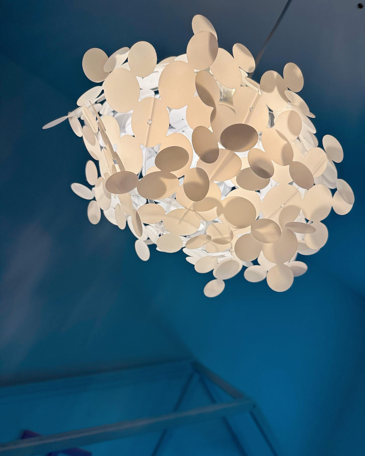 LUSTRĂ SUSPENDATĂ albă Lamone - crem, material plastic (40/40/120cm) - Beliani