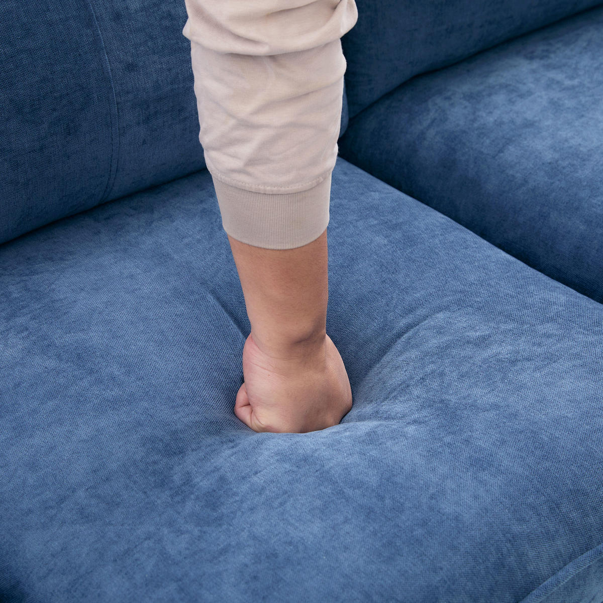 SOFA 201/77/86 cm in Blau aus Chenille mit Stauraumhocker - Blau, Textil (77/86/201cm) - Flora Grace