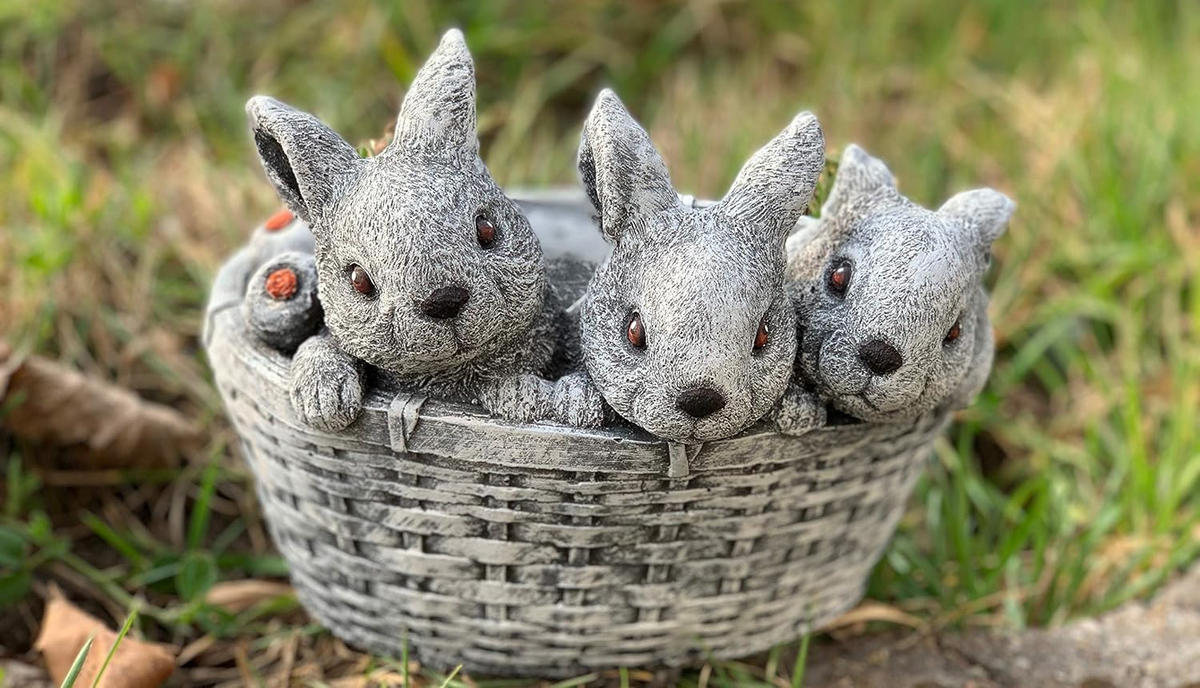 STEINFIGUR 3 Hasen im Korb bepflanzbar frostfest massiv - Grau, Stein (22/17/22cm) - stoneandstyle