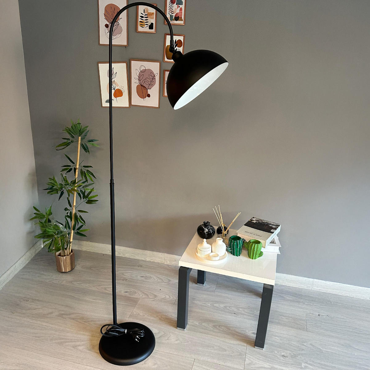 STEHLAMPE Gorkiede E27, verstellbarer Lampenschirm aus Metall - Schwarz, Metall (37/37/170cm) - Bamyum