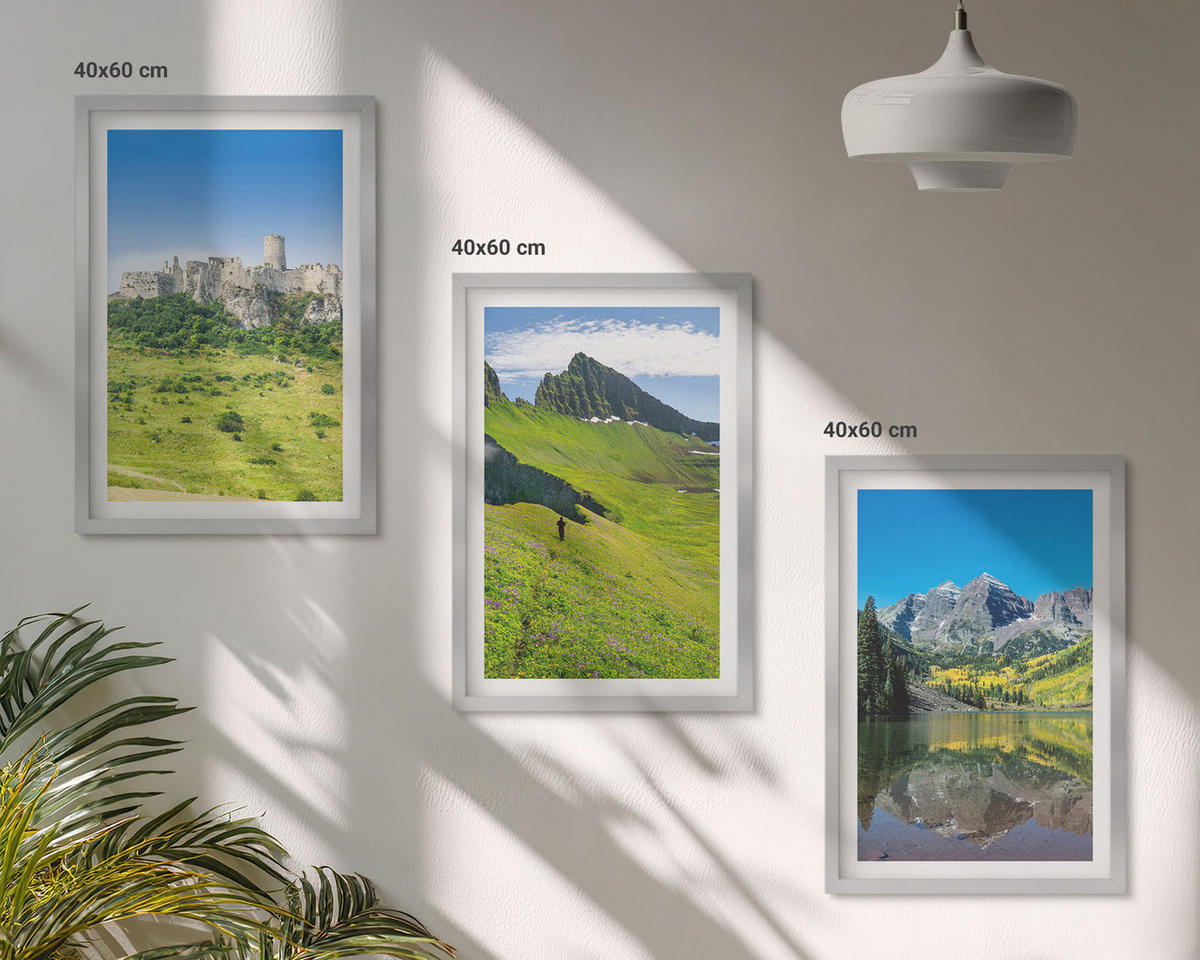WANDBILDER 3er Set - 40x60 cm Silberner Rahmen - Grüne Hügel mit einer Burg - Silberfarben, Kunststoff (40/60cm) - ArtPrintCave