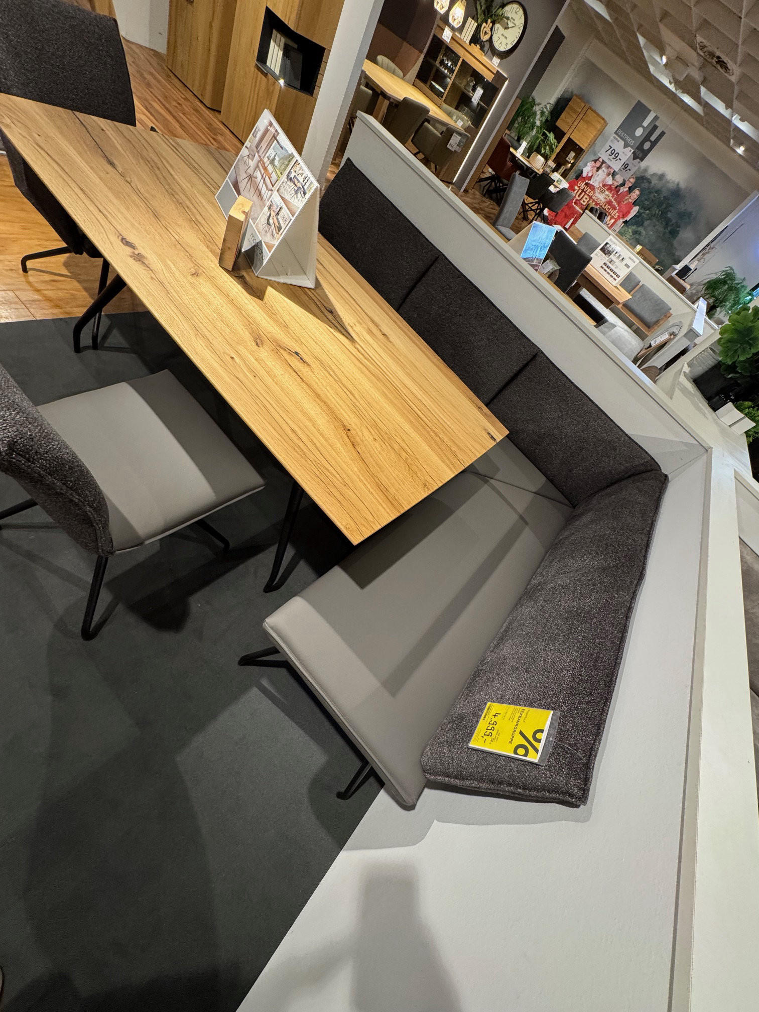 ECKBANKGRUPPE LONDON - Moderano