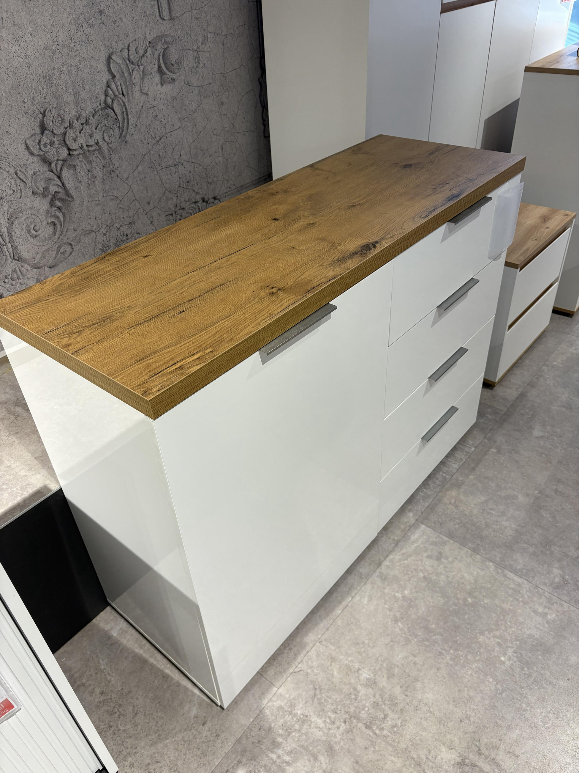 SIDEBOARD IDEA - Xora