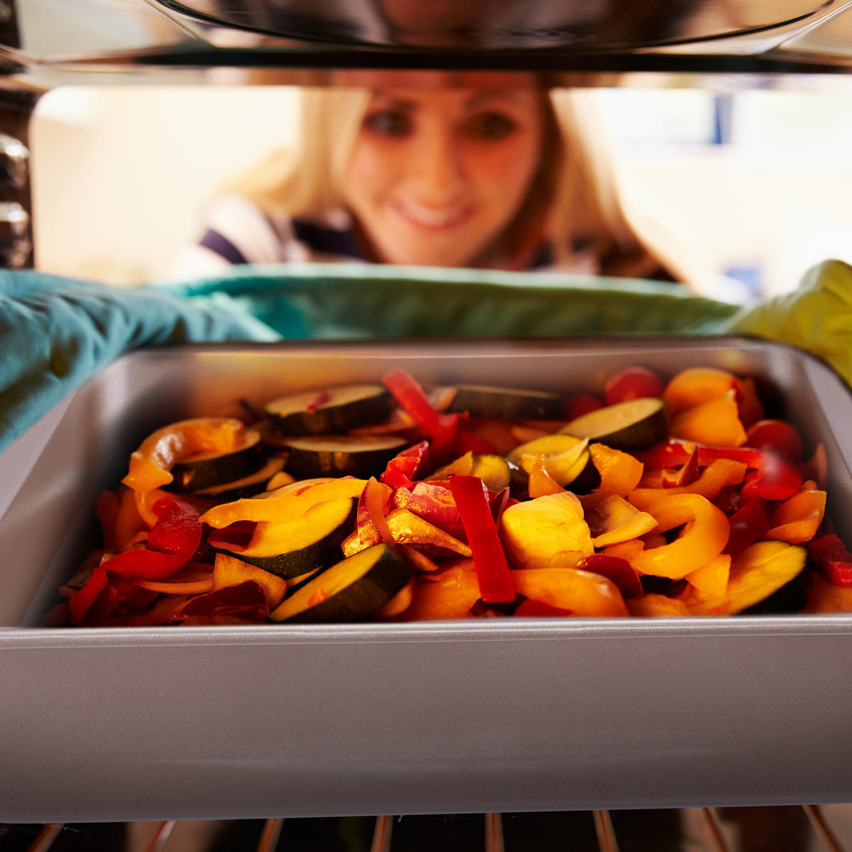 ZAPEKACIA misa - svetlohnedá, kov (29/40/6.5cm) - Relaxdays