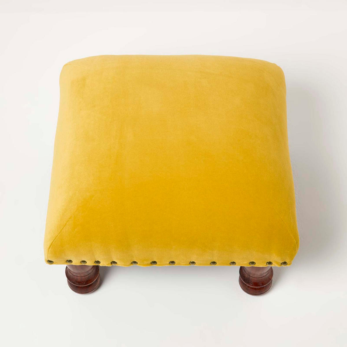 SAMT-HOCKER Mable, senfgelb mit Holzbeinen, 40/40/25 cm - Currygelb, Textil (40/25/40cm) - Homescapes