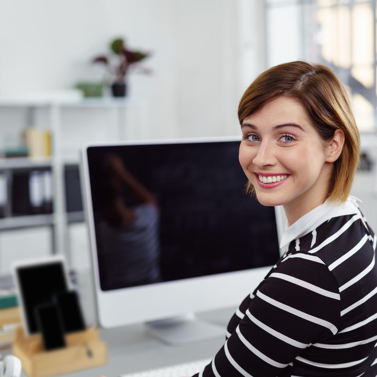 NABÍJACIA stanica - svetlohnedá, drevo (15/22.5/10cm) - Relaxdays