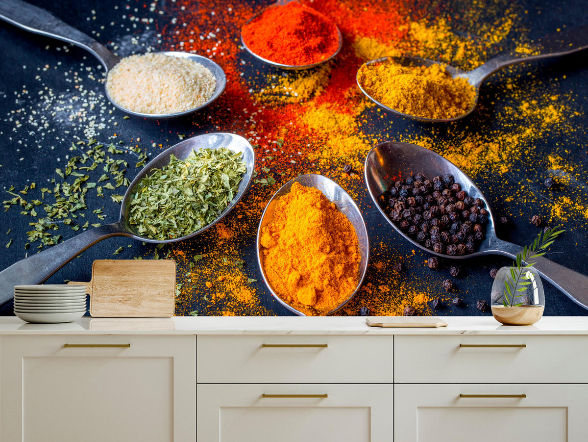 FOTOTAPETE für Küche Gewürzlöffel Orientalisch Curry Kurkuma Pfeffer 350x256 - Beige/Rot, Papier (350/256cm) - Muralo