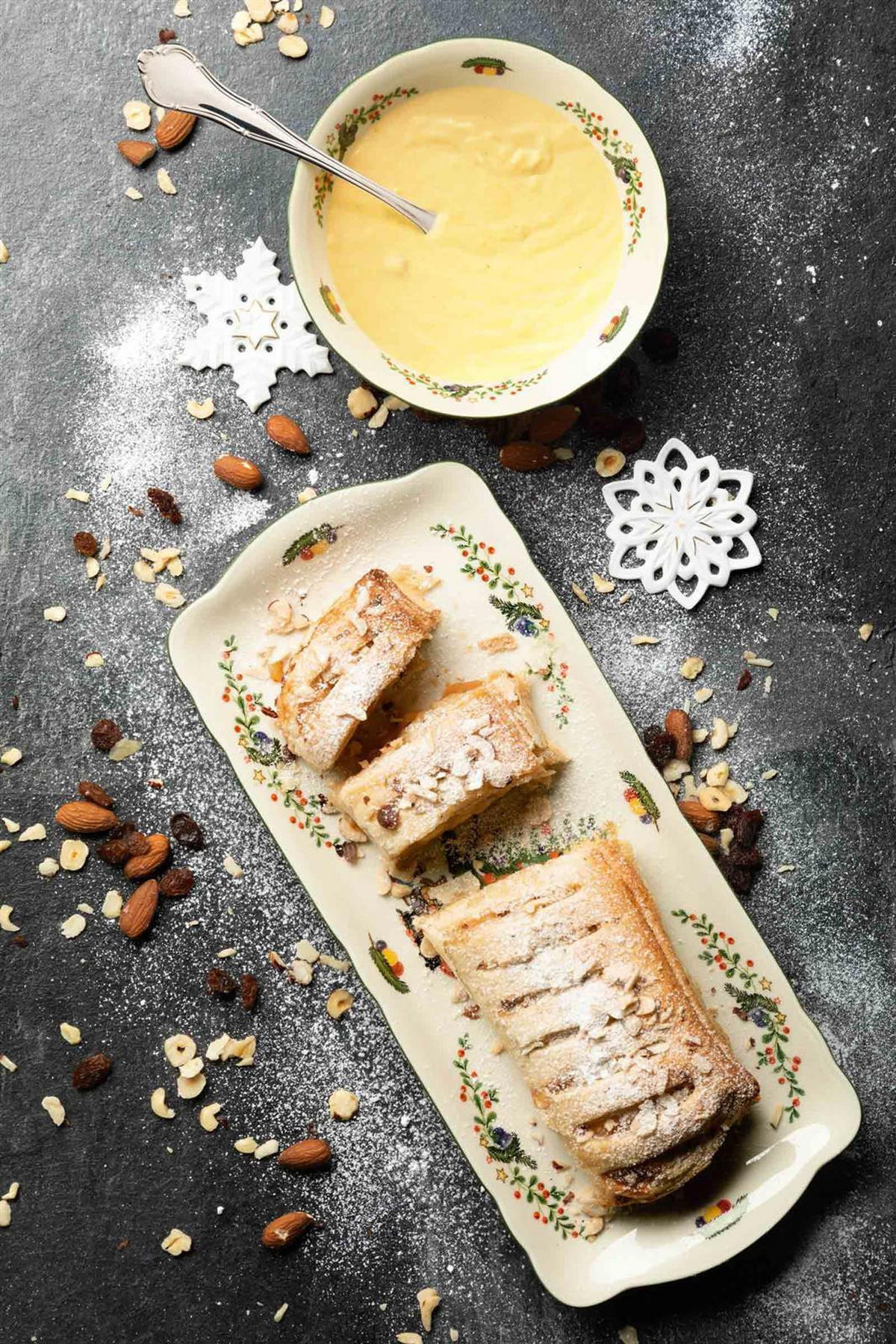 KUCHENPLATTE Marieluise Weihnachten weiß-grün 34,6 x 14,9 cm - Weiß/Grün, Keramik (14.9/2.8/34.6cm) - Seltmann Weiden