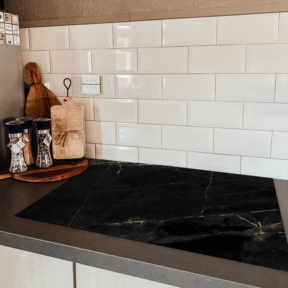 HERDABDECKPLATTE Marmor - Schwarz - Gold - Chic - Marmoroptik - Design Induktionsmatte 77x51 cm - Schwarz, Kunststoff (77/51/0.2cm) - MuchoWow