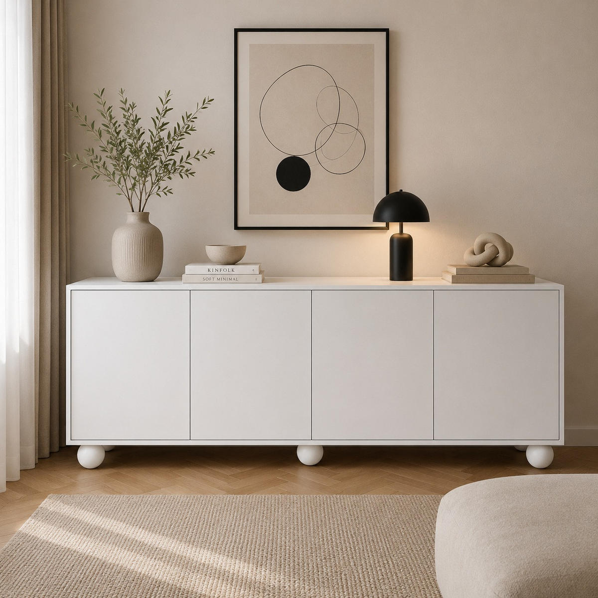 KOMODA Adel se 4 dvířky a kulatými nožkami, 204 cm, bezúchytková, bílá - bílá, kompozitní dřevo (204/81/38cm) - Beautysofa