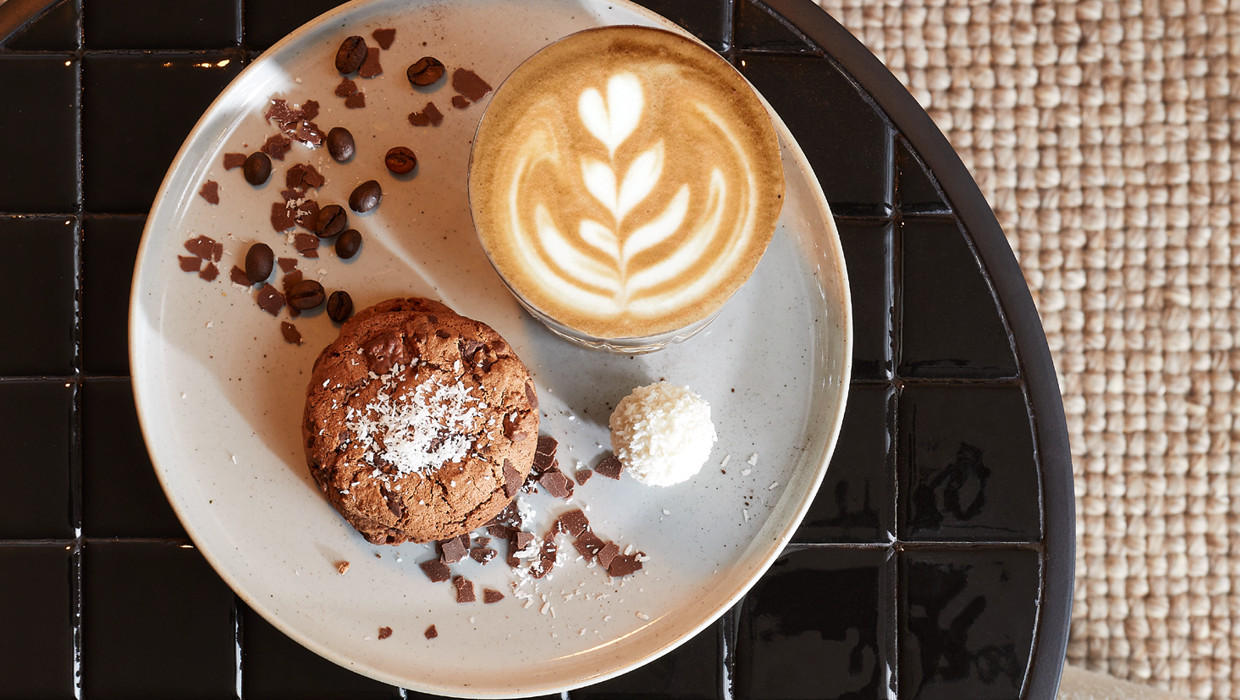 kaffe och muffin till fika